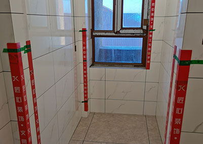 新香檳小鎮(zhèn)1-1-502，85平米，瓦工鋪貼瓷磚